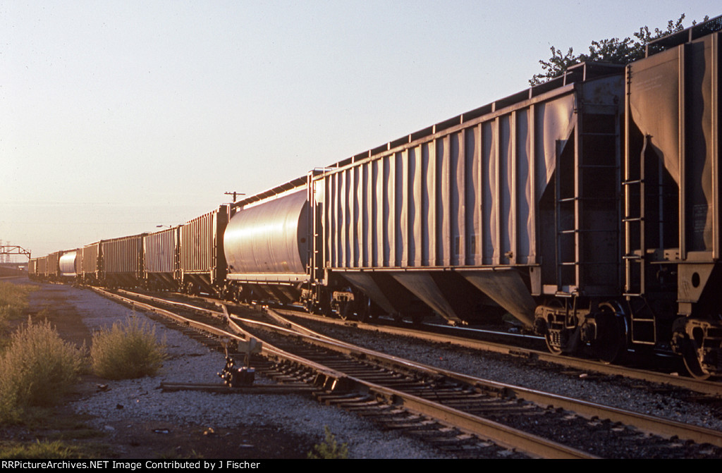 IHB 9207 heads east at sunset